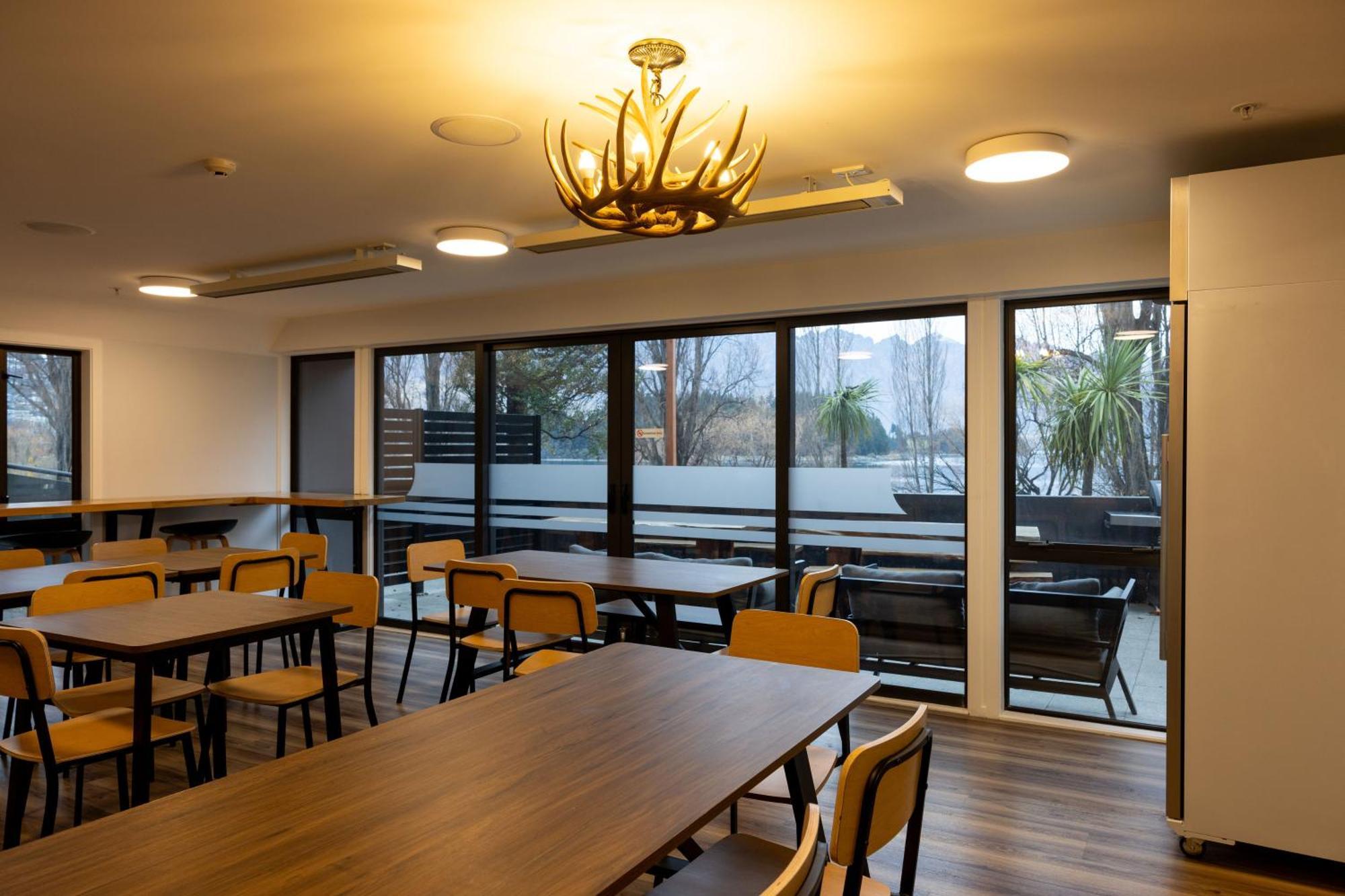 Haka House Queenstown Lakefront Екстер'єр фото